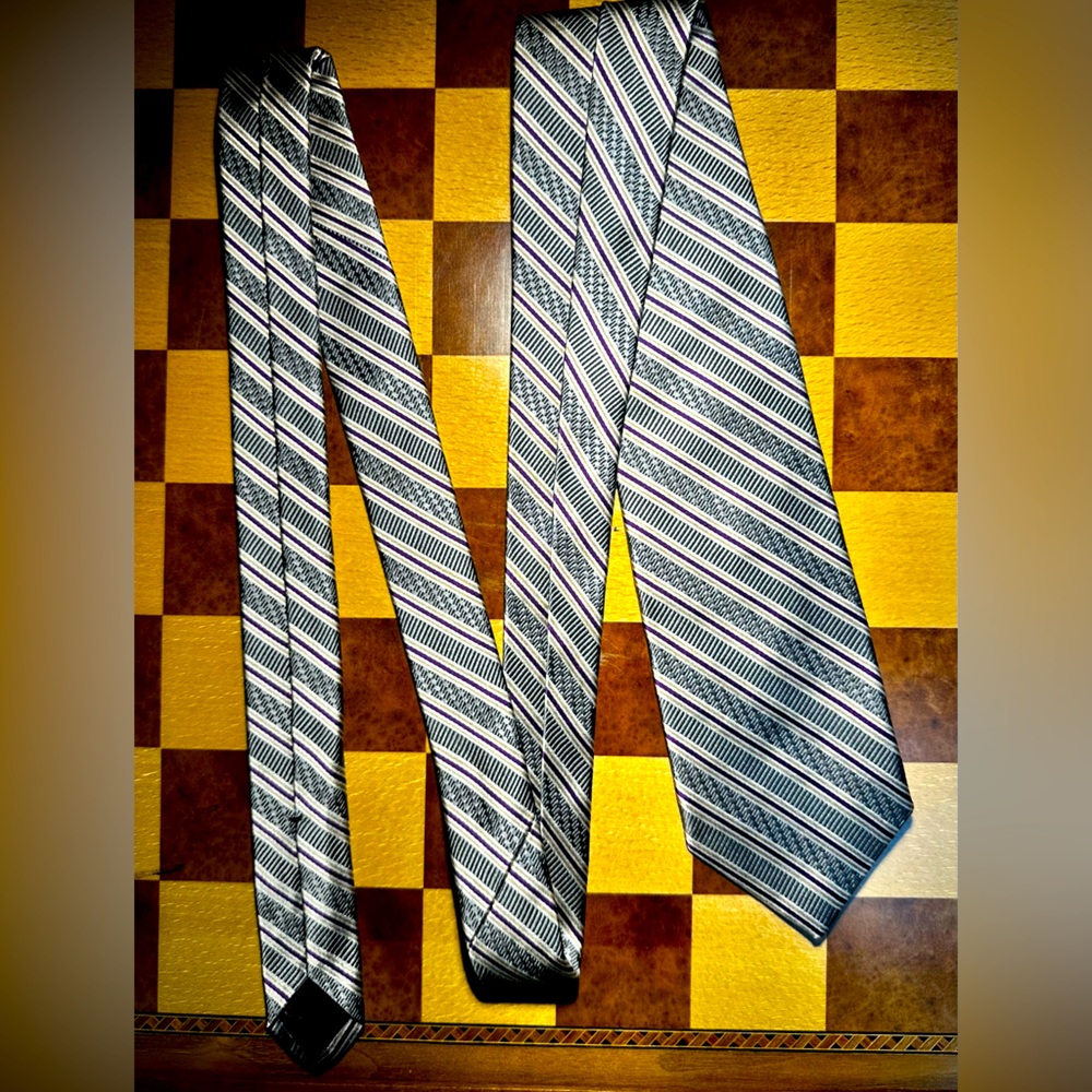 Brooks Brothers 100% Silk Tie – Classic Stripe Design Greys and black stripe